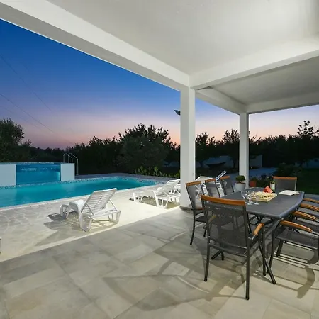 Poolincluded - Holiday Anima * Galovac (Zadar)
