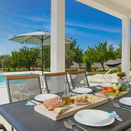 Poolincluded - Holiday Anima Hébergement de vacances Galovac (Zadar)